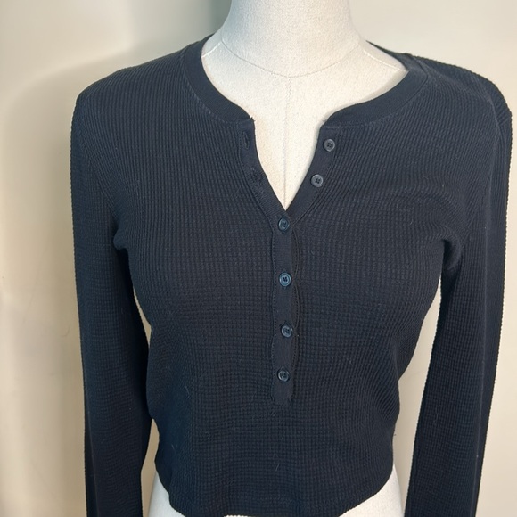 Black TNA Aritzia Henley small cropped black waffle long sleeve shirt - Picture 2 of 6